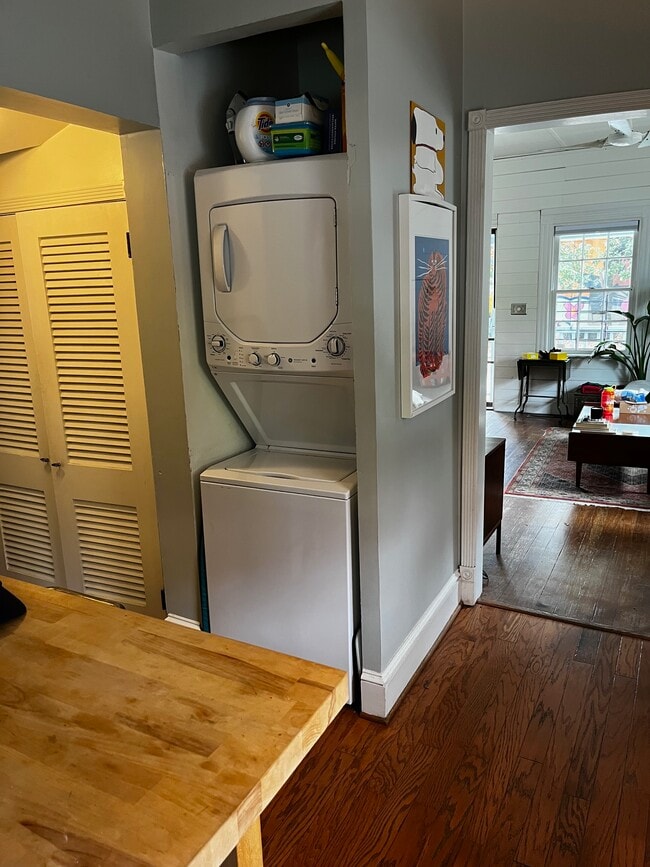 Photo - 627 Tennelle St SE