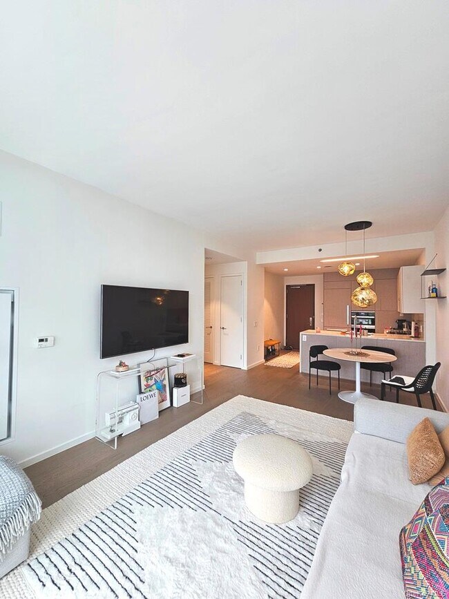 133-27 39th Ave Unit 3N