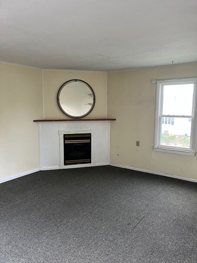 Living Room - 1424 North Ave Unit 1424 1/2