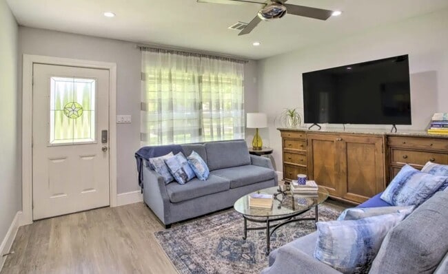 Photo - 5215 Cosby St