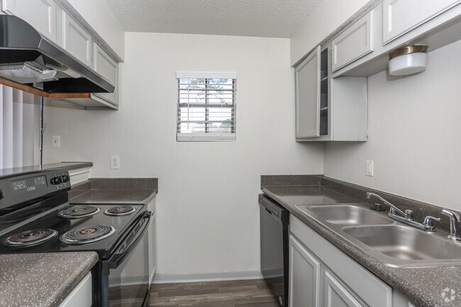 2BR, 2BA - B2 - 1014SF Kitchen