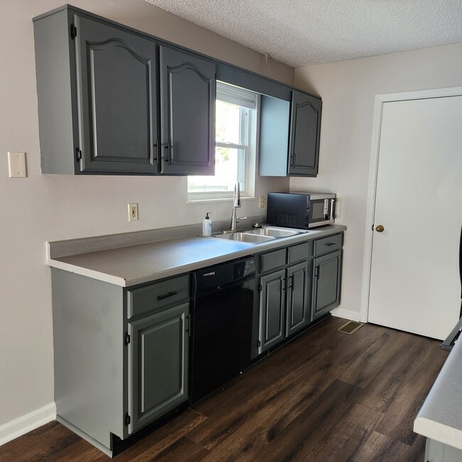 Photo - 2036 Merle Ln