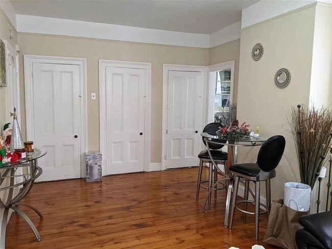 Building Photo - 41 Hutton St Unit 1