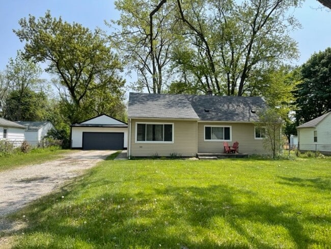 Photo - ADORABLE 3 BED 1.5 BATH BUNGALOW -----DEERING ST.