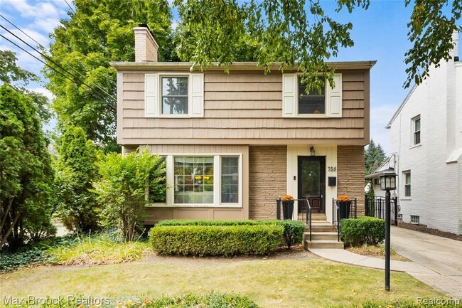 Building Photo - 758 Chester St