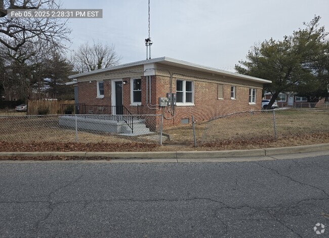 Building Photo - 423 Main St Rental