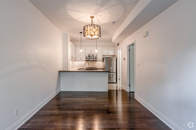 1BR, 1BA - 529SF - Living Room