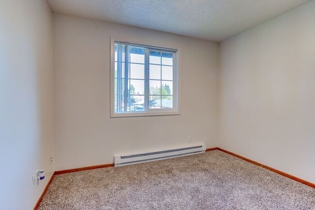 Photo - 3 bedroom 2 bath townhouse downtown Hillsboro!