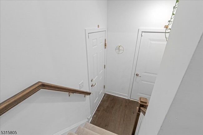 Photo - 33 Veterans Wy