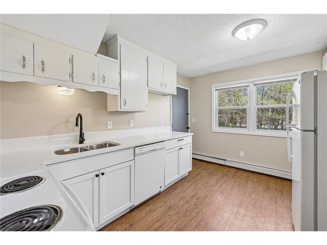 Photo - 17256 Kenyon St NE
