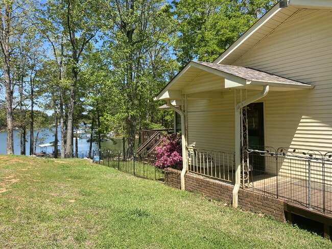 Lakefront Living! Furnished 3-Bed Home w/ ... - Lakefront Living! Furnished 3-Bed Home w/ ...