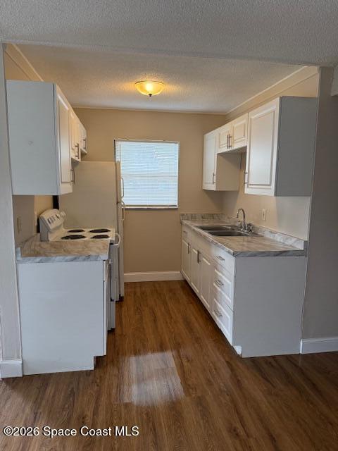 Photo - 230 Robbins Ave N