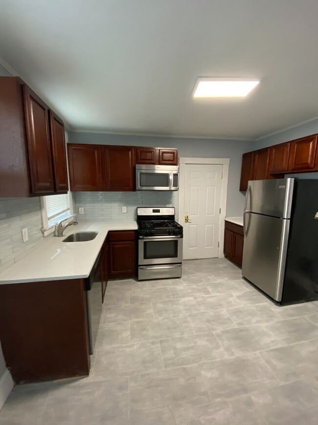 Building Photo - 8 Harding Pl Unit 1st Fl