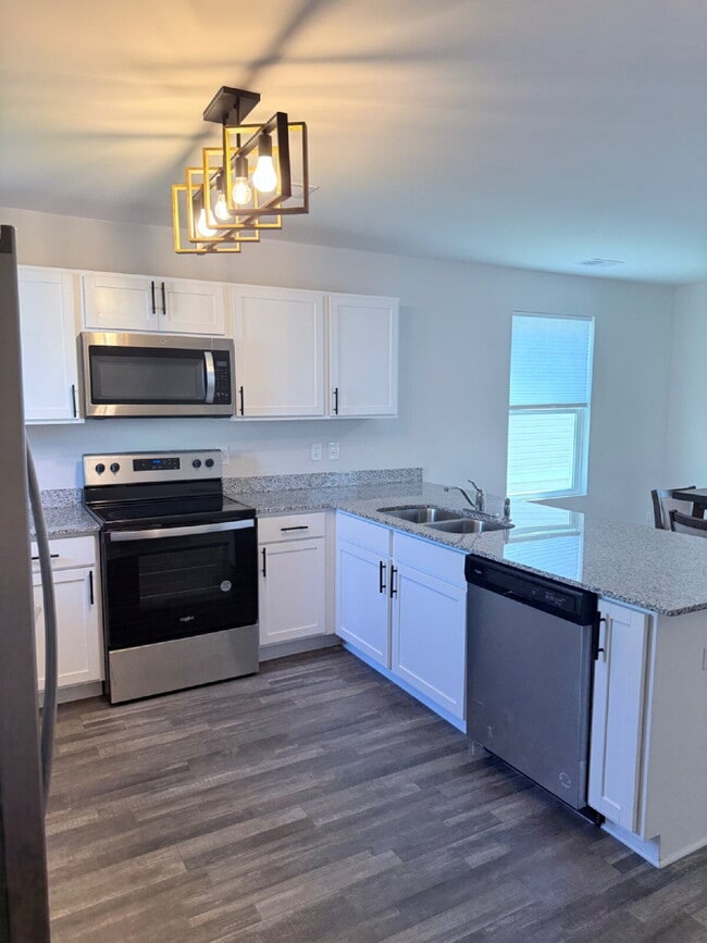 Photo - "Charming Coastal Retreat: 3-Bedroom on Is...