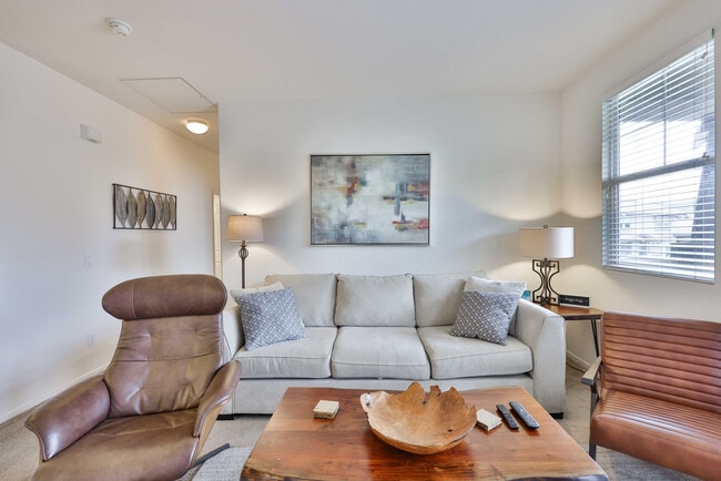 Building Photo - 16913 Laurel Hill Ln Unit ID1395305P