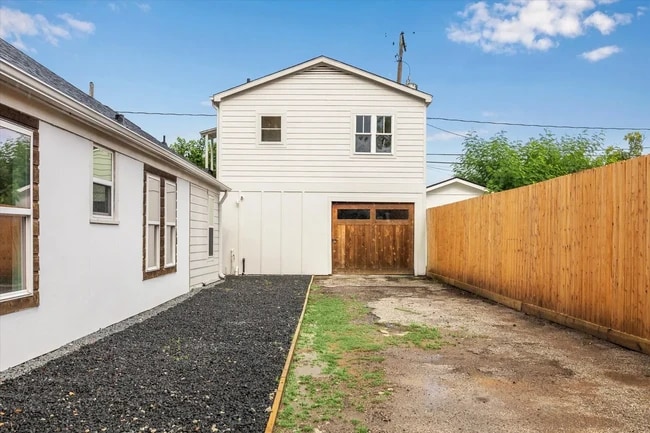 Building Photo - 4610 Siegel St Unit GarageApartment