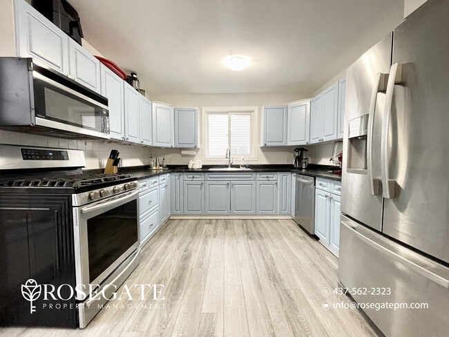 Building Photo - Pet-Friendly 2-Bedroom Main Level Apartment with Pool & Backyard Deck – Niagara Falls Unit 1