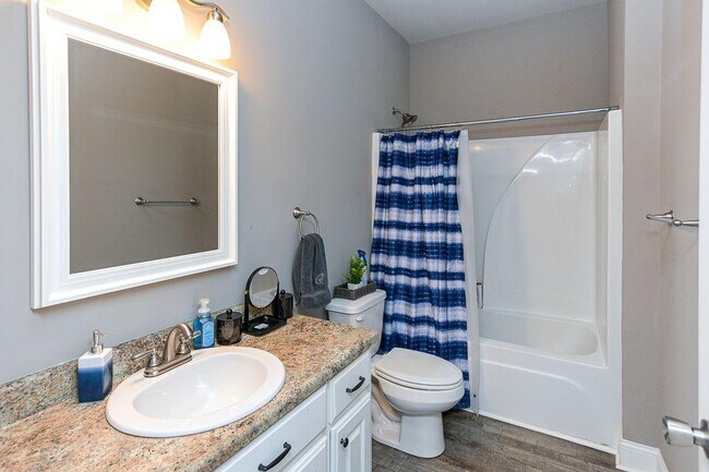 Photo - 465 Banyon Rd