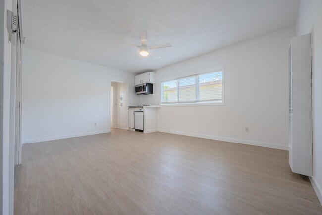 Photo - 4076 Redwood Ave