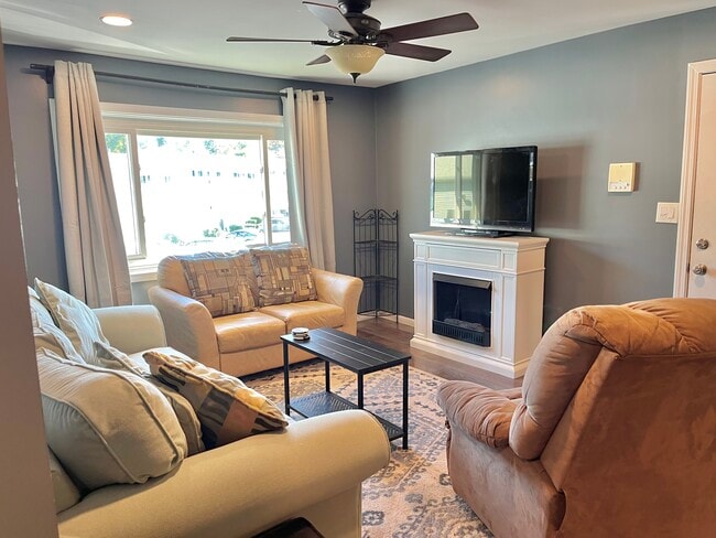 Building Photo - 5455 N Main St Unit 4F