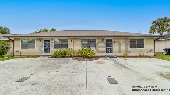 Building Photo - 604 Roselyn Ave