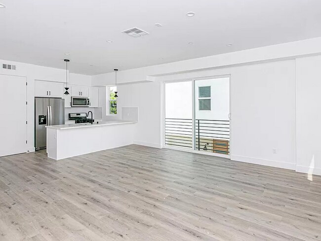 Photo - 10851 Otsego St Unidad 1