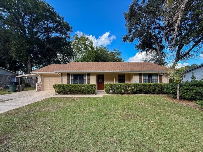 Building Photo - Well maintained 3 bedroom 2 bath home avai...