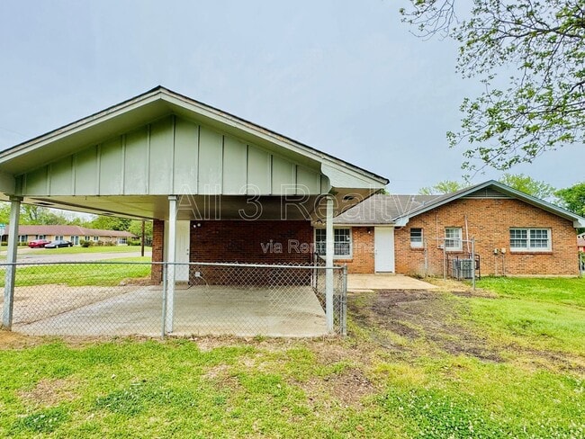 Photo - 502 Adler Dr