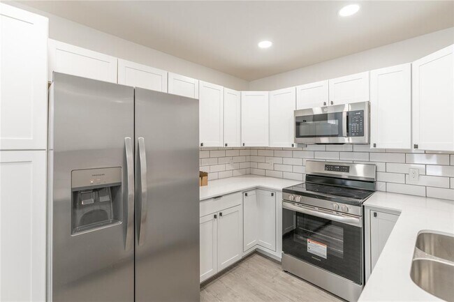 Photo - 537 Parkhill Cir