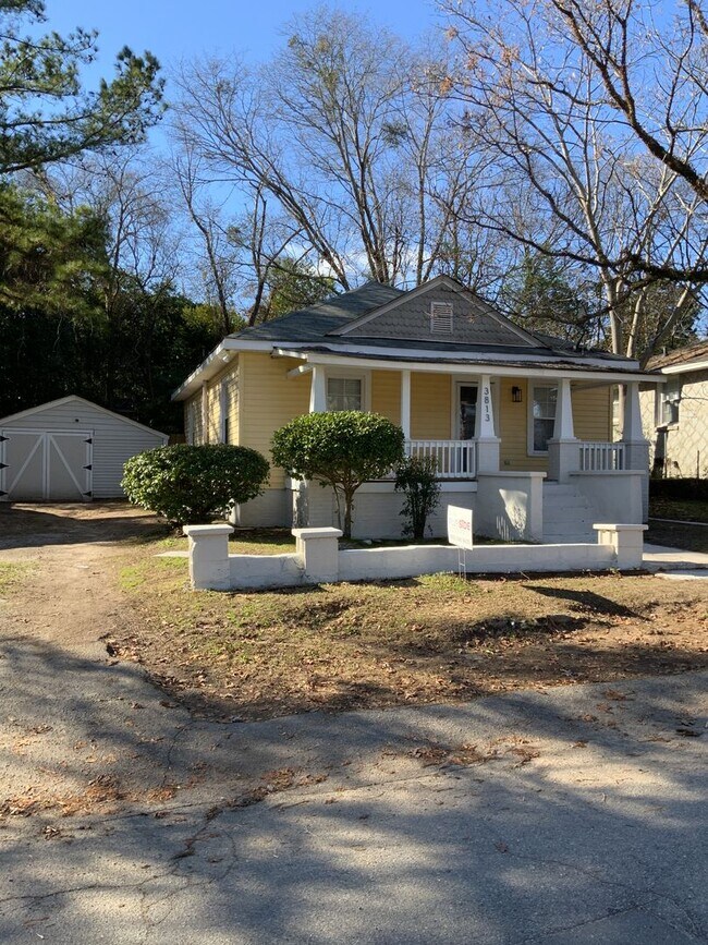 Beautiful home off of N. Main Across fro... House Rental in