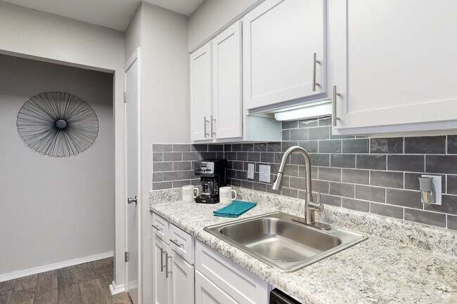 2BD 2BA 1,050 SF