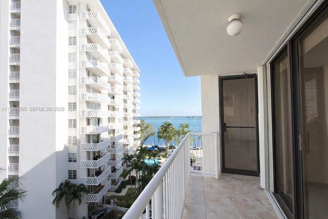 Building Photo - 1440 Brickell Bay Dr Unit 709