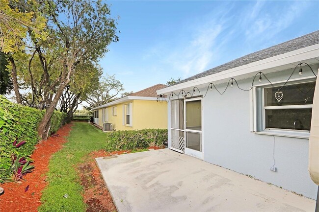 Photo - 527 SE 21st Dr