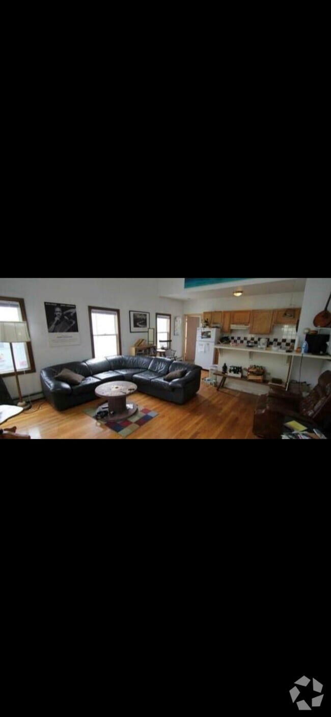 Building Photo - 38 Shepard St Rental