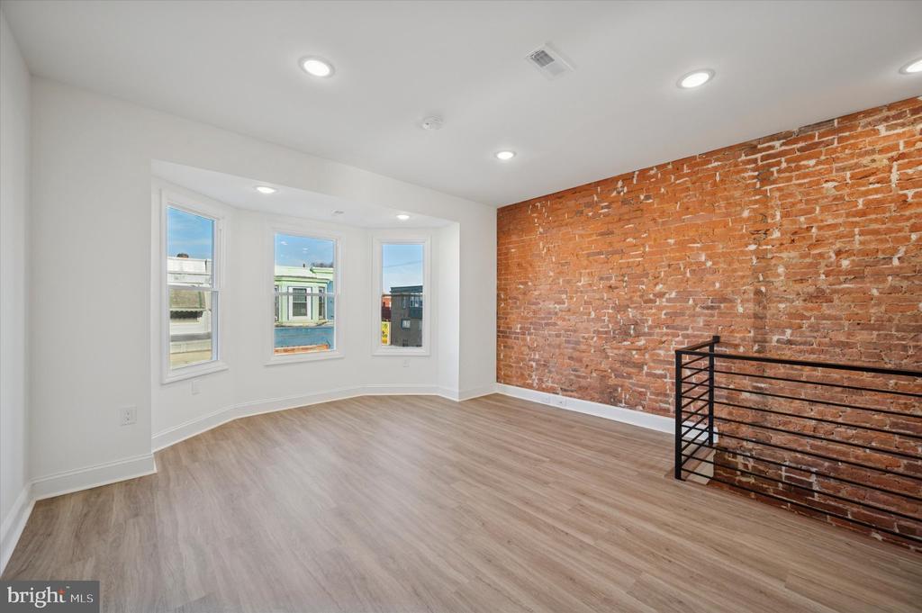 Photo - 5644 Blakemore St