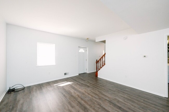 Building Photo - 502 Suismon St Rental