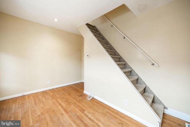 Photo - 2500 E Oakdale St