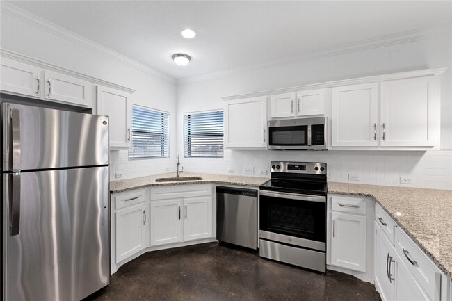 Building Photo - 13002 Idledale Dr