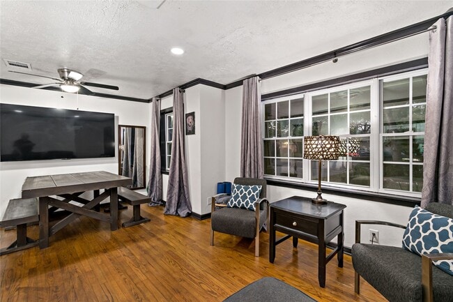 Photo - 5923 Moonmist Dr