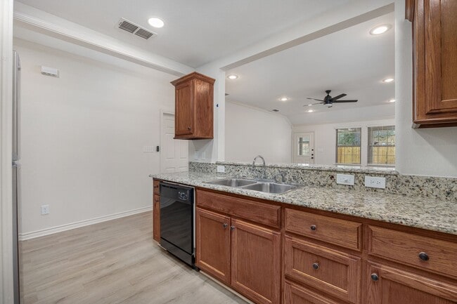 Photo - 6806 County Rd 1215 Unidad 6808