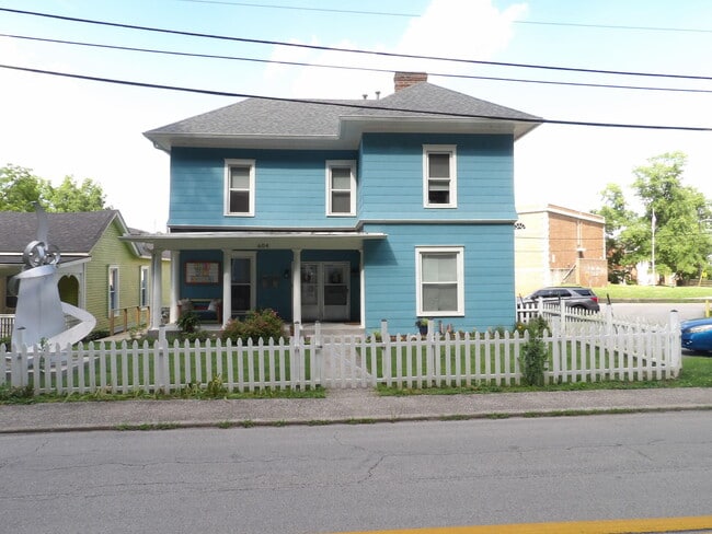 Building Photo - 604 Taylor Ave Unit 2