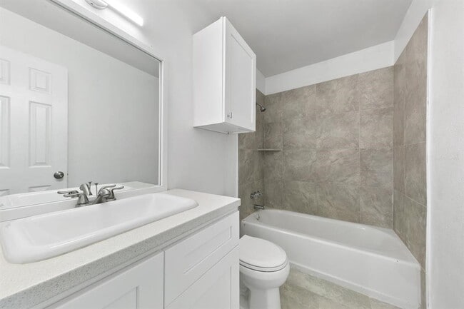 Photo - 1312 W Adoue St
