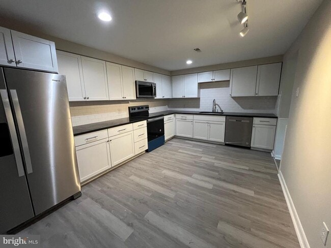 Building Photo - 2042 Lenhart Rd Rental