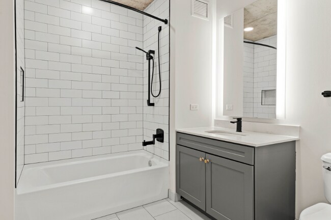 Photo - 203 W Huron St