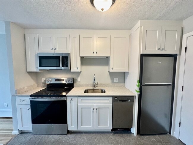 Building Photo - 97 Spring St Unit B7