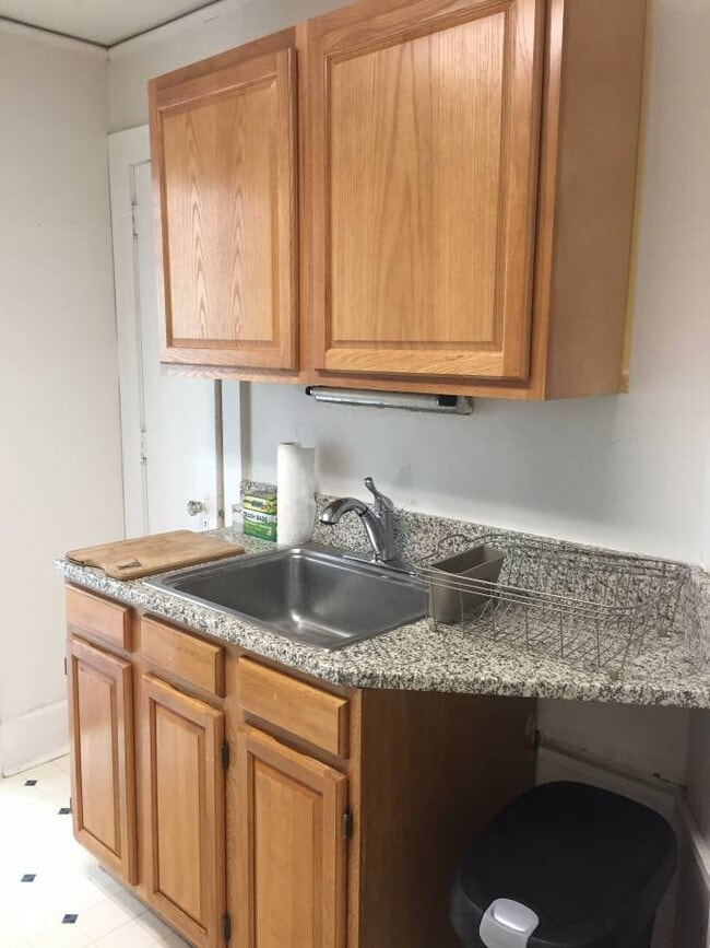 Building Photo - 204 Cornell St Unit Second Foor