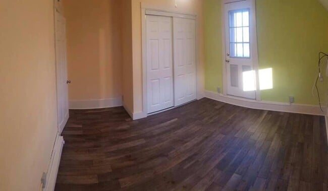Building Photo - Large spacious 1 bedroom apartment near Vi... Unit 822