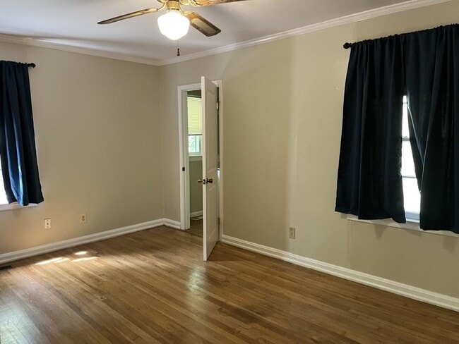 Photo - 549 Alpine Way