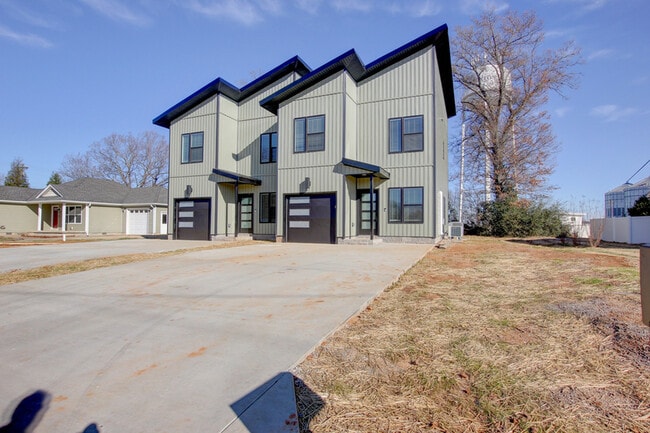 Photo - 102 Rosenwald St