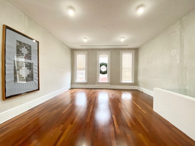 Photo - 520 1/2 E Grand Ave